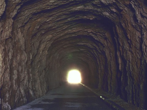 Edenpics-com_001-068-Perspective-of-a-tunnel-vaulted-with-natural-rocks-and-a-strong-light-at-the